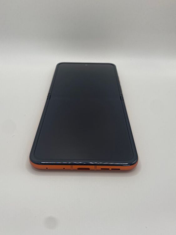 A0195★新品同様★motorola razr 50 512GB シムフリー