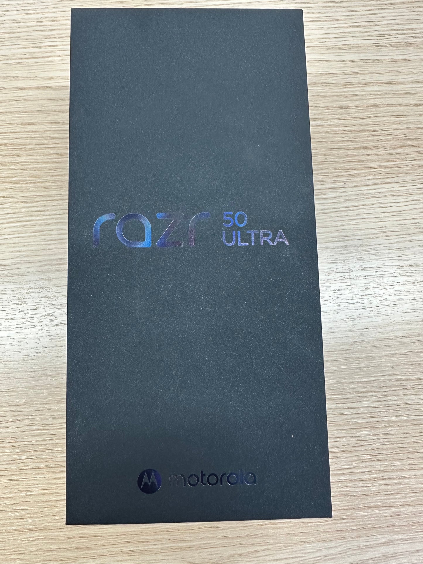 ★新品未開封★motorola razr 50 ULTRA 本体 SoftBank版シムフリー